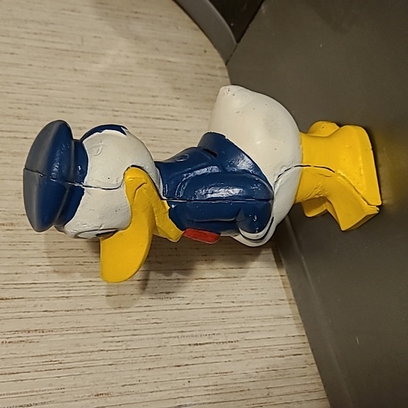 Vintage Donald Duck Cast Iron Bank - Picture 6 of 8